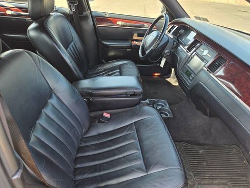 Used 2004 Lincoln Town Car Signature image 20