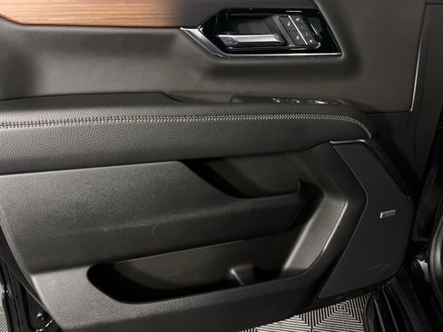 Used 2025 GMC Yukon XL Denali image 25