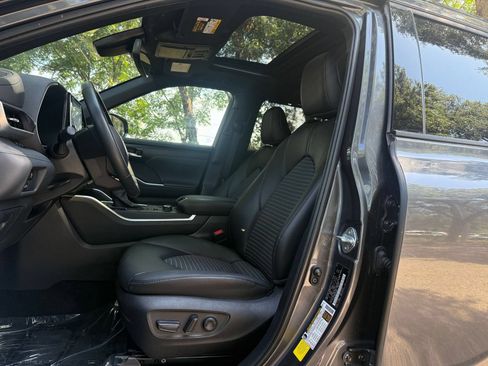 Used 2025 Toyota Highlander XSE AWD/4WD image 37