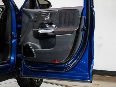 Used 2024 Mercedes-Benz GLB 250 image 41