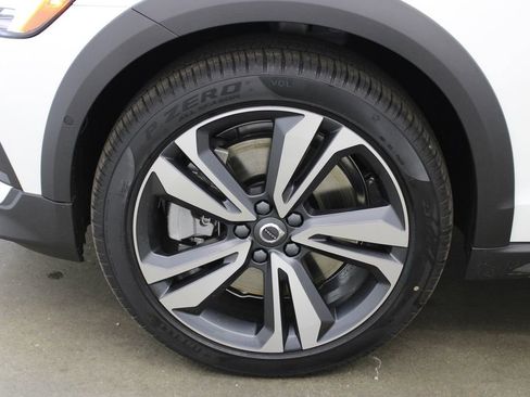 New 2026 Volvo V60 B5 Cross Country Plus w/ Climate Package image 30