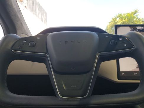 Used 2022 Tesla Model X Plaid image 8