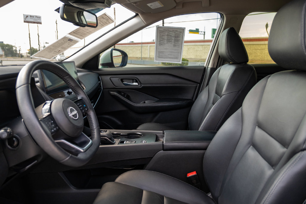 Used 2024 Nissan Rogue SL FWD image 13