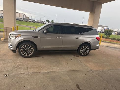 Used 2020 Lincoln Navigator L Reserve w/ Luxury Package AWD/4WD image 7