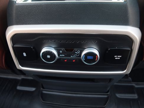 Used 2022 Ford Expedition Max Limited image 18