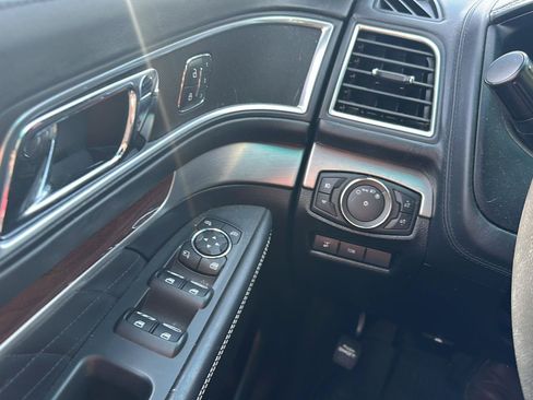 Used 2017 Ford Explorer Platinum AWD/4WD image 7