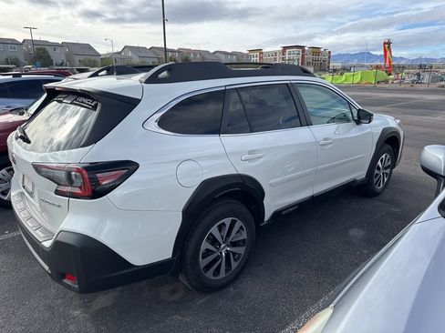 Used 2025 Subaru Outback Premium image 23