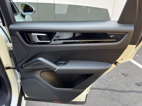 Used 2020 Porsche Cayenne image 46