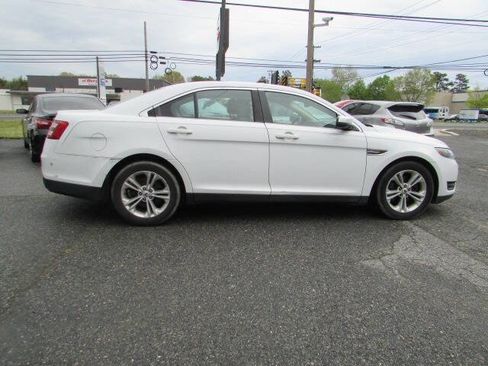 Used 2015 Ford Taurus SEL w/ Equipment Group 201A FWD image 9