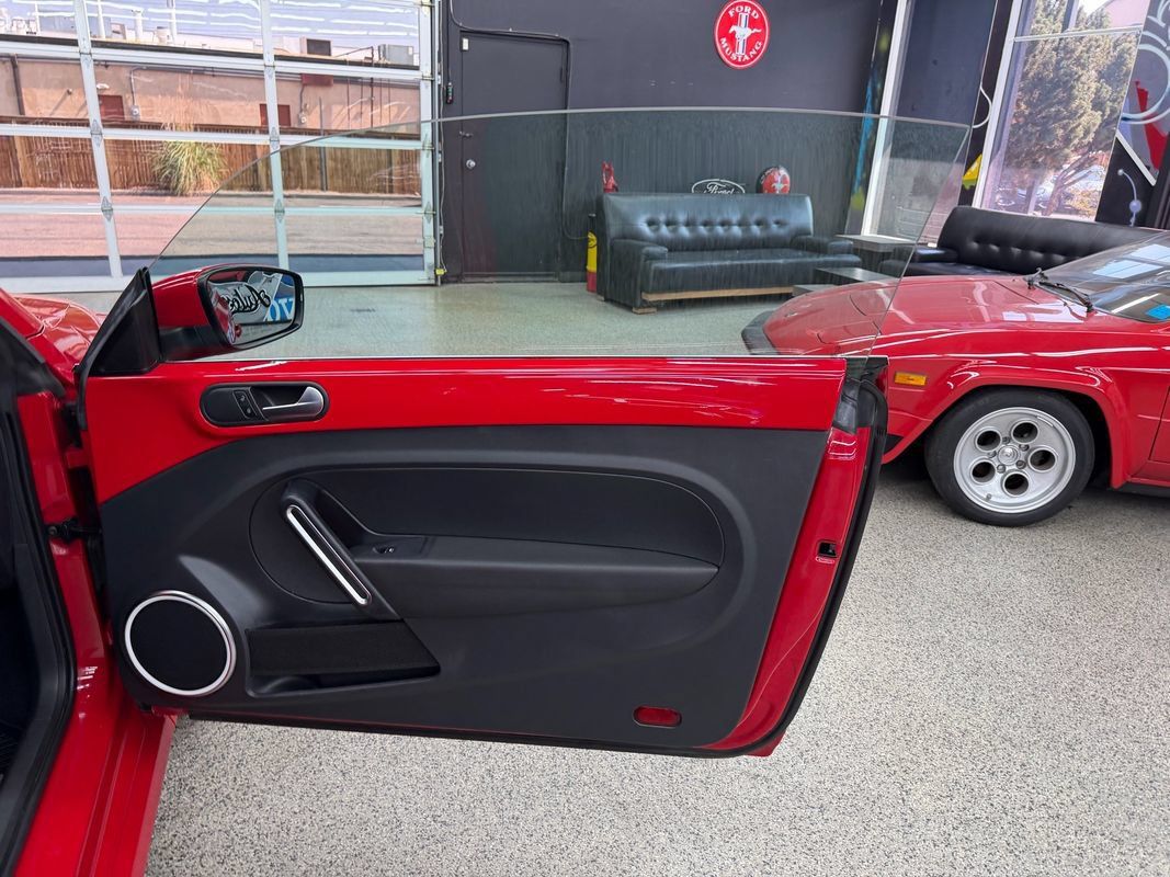 Used 2013 Volkswagen Beetle TDI FWD image 14