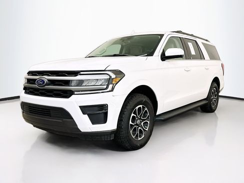 Used 2024 Ford Expedition Max XLT image 3