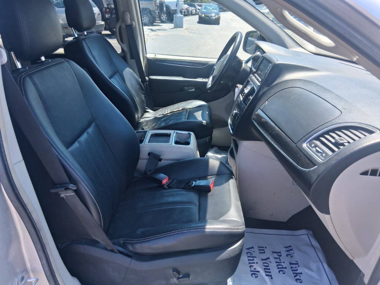 Used 2012 Chrysler Town & Country Touring w/ Entertainment Group #1 FWD image 12