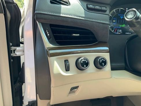 Used 2020 Cadillac Escalade ESV Premium Luxury AWD/4WD image 10