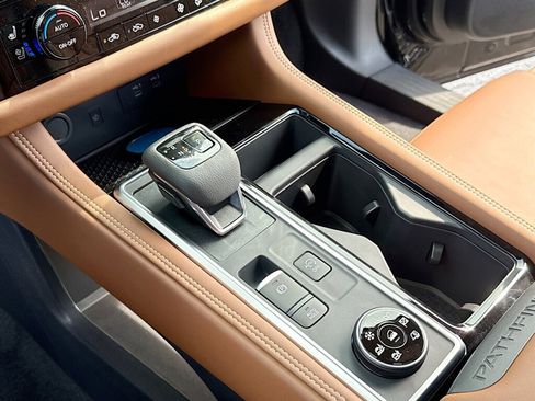 New 2026 Nissan Pathfinder Platinum AWD/4WD image 12