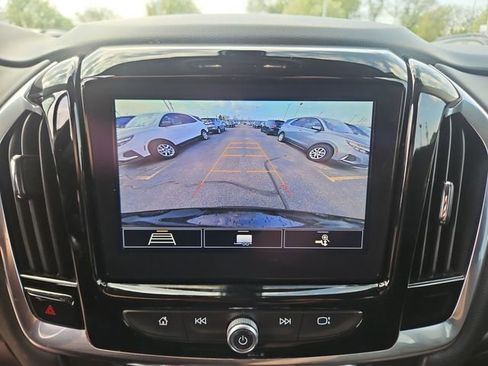 Used 2021 Chevrolet Traverse LT FWD image 21