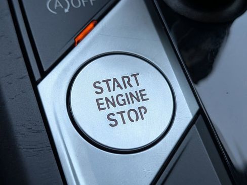 Used 2022 BMW 330i xDrive Sedan w/ M Sport Package image 29