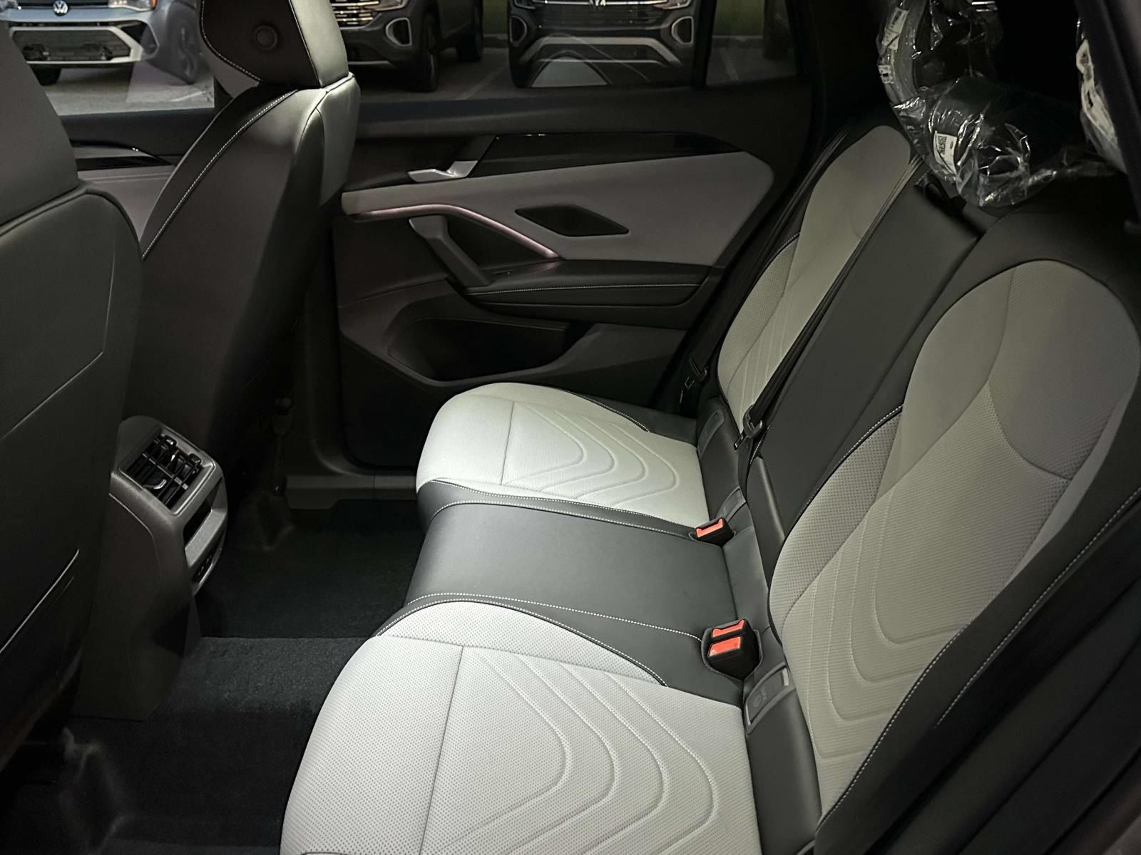 New 2026 Volkswagen Tiguan SE R-Line FWD image 13