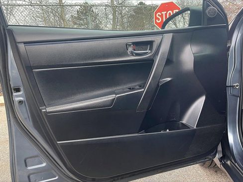 Used 2017 Toyota Corolla SE w/ SE Premium Package image 23