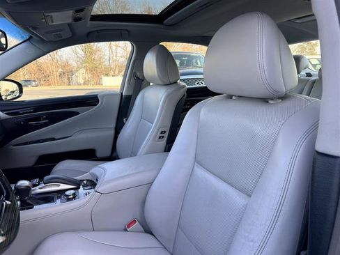 Used 2017 Lexus LS 460 w/ Comfort Package RWD image 27