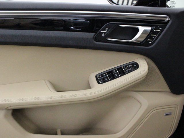 Used 2024 Porsche Macan AWD/4WD image 23