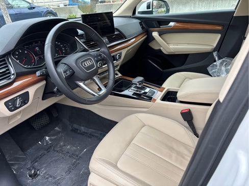 Used 2021 Audi Q5 Premium w/ Convenience Package image 5