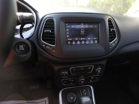 Used 2018 Jeep Compass Latitude w/ Popular Equipment Group AWD/4WD image 22