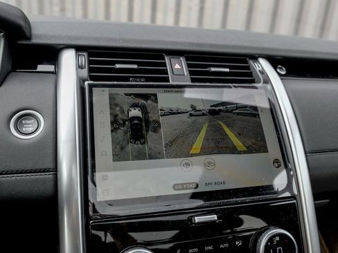 Used 2025 Land Rover Discovery S AWD/4WD image 13