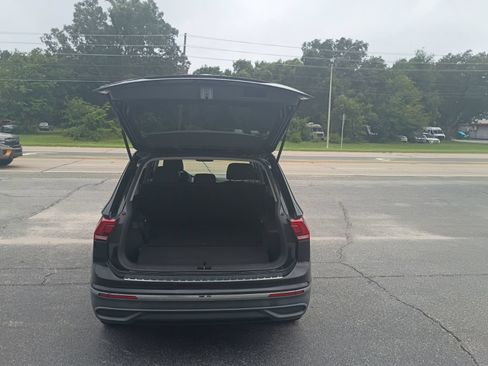 Used 2023 Volkswagen Tiguan SE FWD image 4