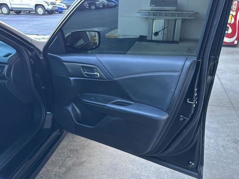Used 2017 Honda Accord Sport image 12
