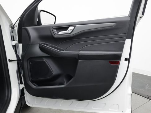Used 2024 Ford Escape SE FWD image 39