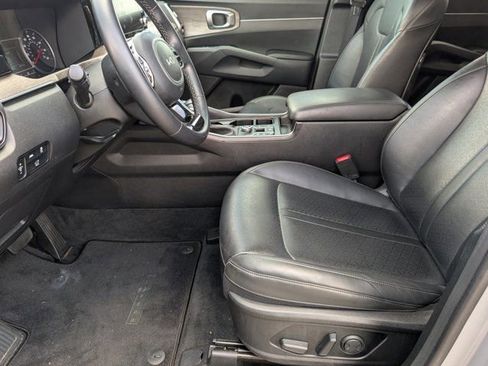 Used 2022 Kia Sorento EX w/ Panoramic Sunroof Package FWD image 15