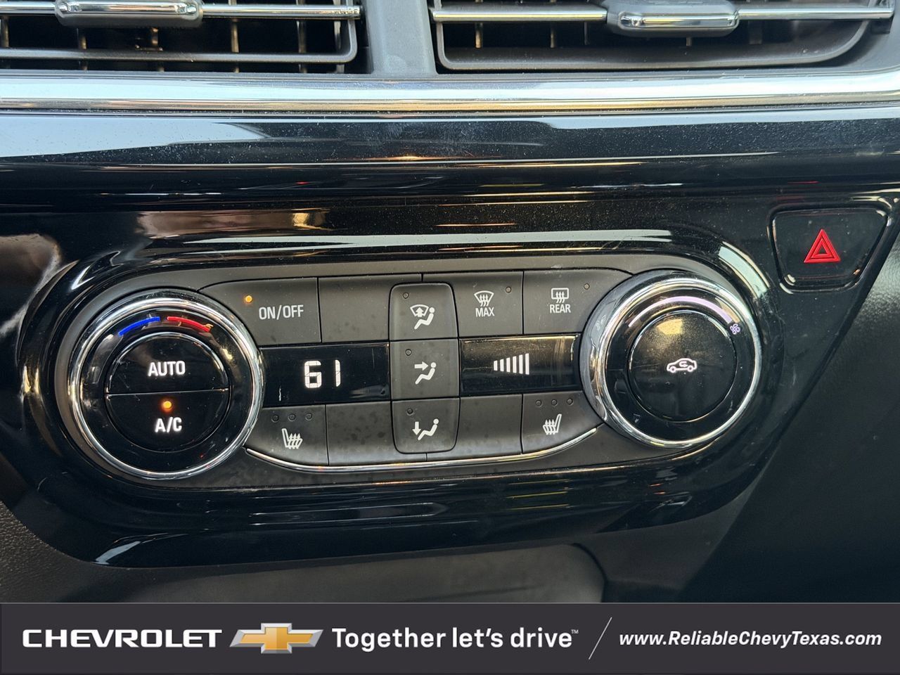 Used 2025 Chevrolet Trax RS w/ Sunroof Package FWD image 21