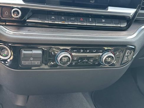 Used 2025 GMC Sierra 1500 SLT AWD/4WD image 28