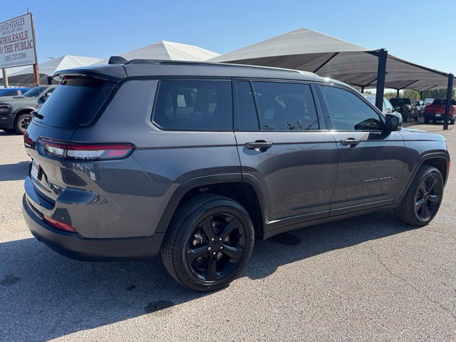 Used 2025 Jeep Grand Cherokee L Limited w/ Black Appearance Package AWD/4WD image 6