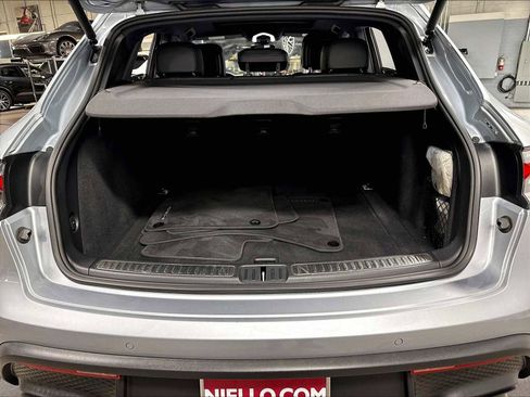 Used 2023 Porsche Macan AWD/4WD image 38