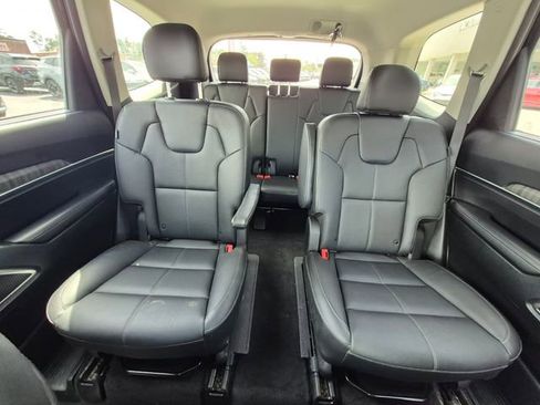 Used 2025 Kia Telluride EX w/ EX Captain's Chair Package image 12