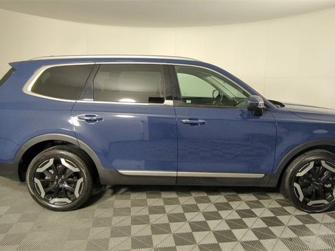 Used 2024 Kia Telluride S w/ S Sunroof Package image 4