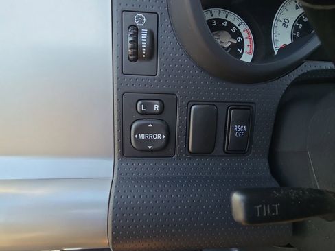 Used 2013 Toyota FJ Cruiser 4WD image 25