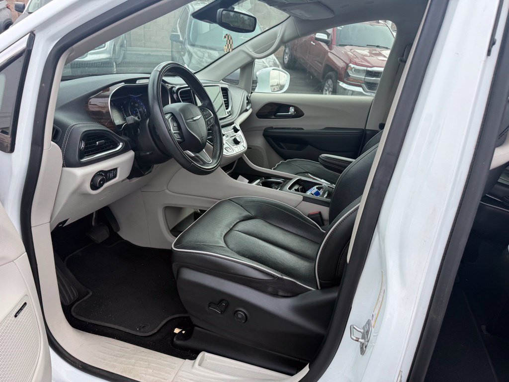 Used 2022 Chrysler Pacifica Limited FWD image 9