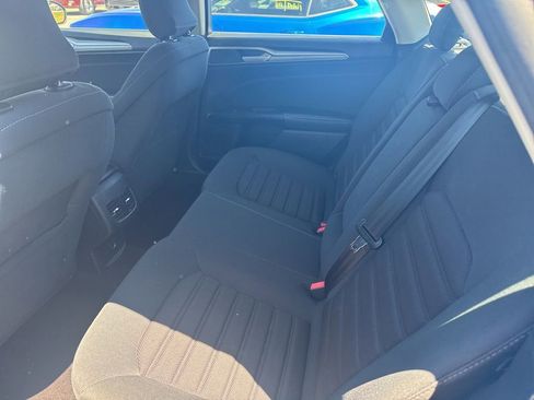 Used 2019 Ford Fusion SE FWD image 7