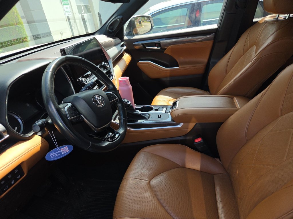 Used 2021 Toyota Highlander Platinum AWD/4WD image 5