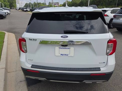 Used 2020 Ford Explorer XLT w/ Equipment Group 202A AWD/4WD image 12