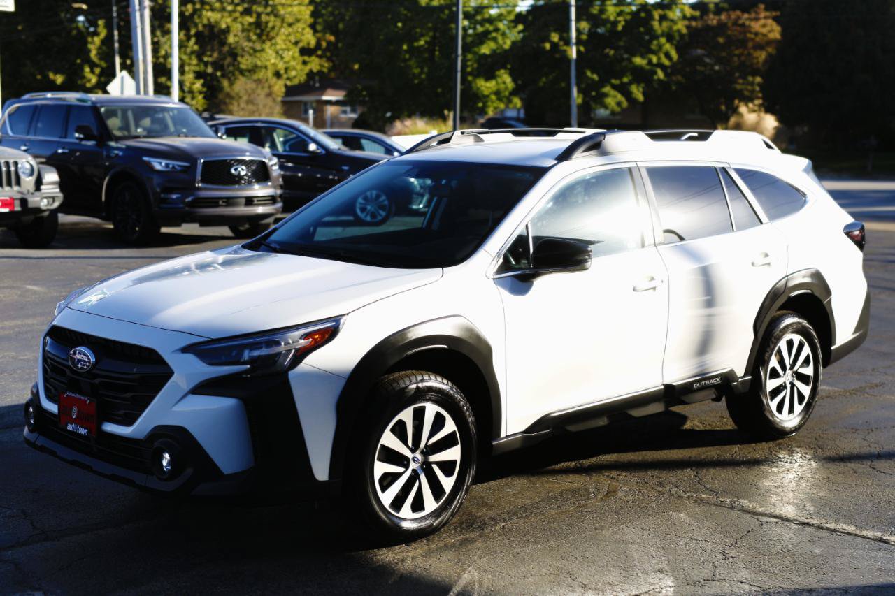 Used 2025 Subaru Outback Premium AWD/4WD image 3