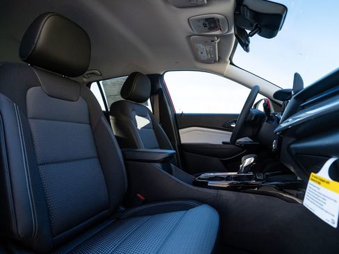 New 2026 Chevrolet Trax LT image 12