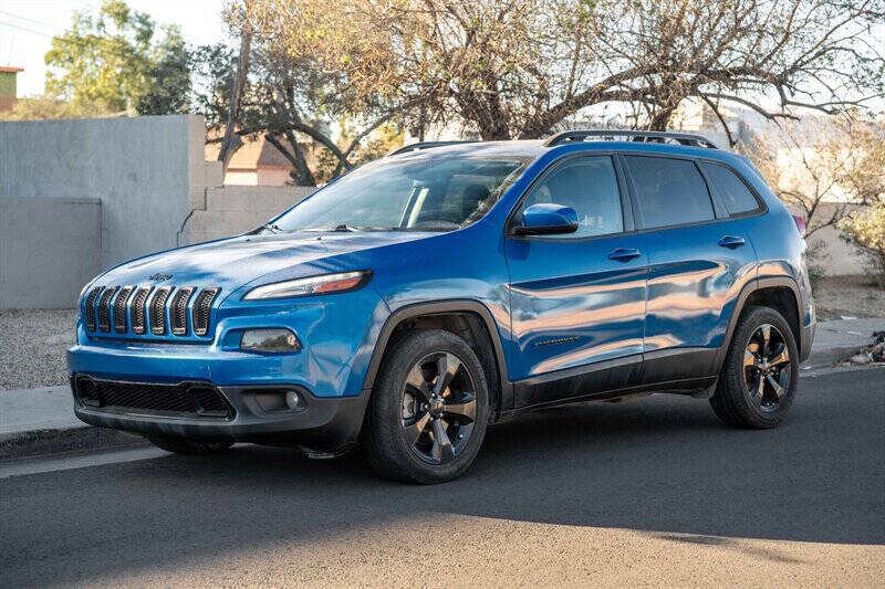 Used 2018 Jeep Cherokee Latitude w/ Altitude Package FWD image 1