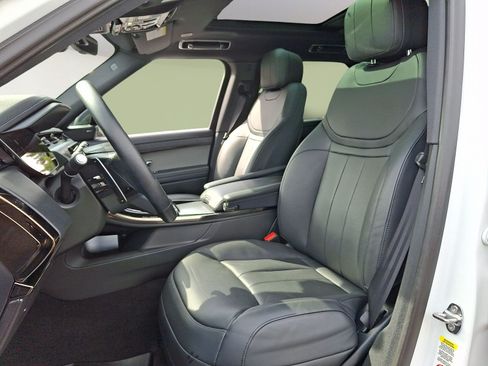 Certified 2025 Land Rover Range Rover Sport SE AWD/4WD image 9