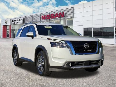 Certified 2025 Nissan Pathfinder SL image 1