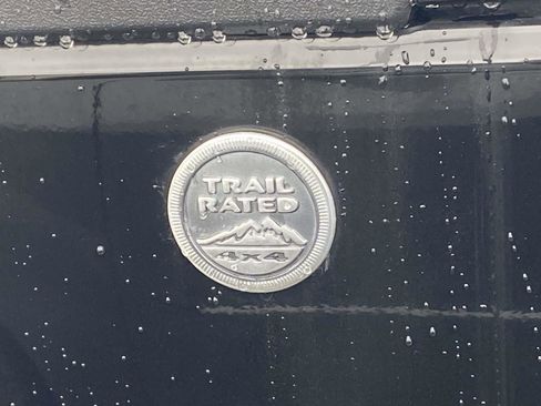 Used 2012 Jeep Wrangler Unlimited Sahara image 12