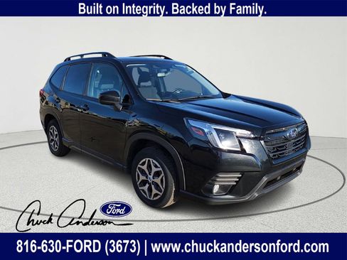 Used 2023 Subaru Forester Premium image 1
