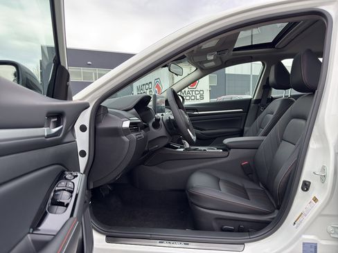 New 2025 Nissan Altima 2.5 SR image 11
